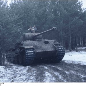 Bundesarchiv_Bild_101I-571-1721-13,_Russland,_Panzer_V_(Panther)_Recolored.jpg