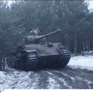 Bundesarchiv_Bild_101I-571-1721-13,_Russland,_Panzer_V_(Panther)_Recolored.jpg