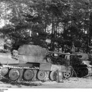 Bundesarchiv_Bild_101I-726-0202-06A,_Russland,_Panzer_V__Panther__getarnt.jpg