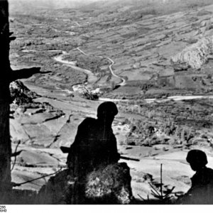 Bundesarchiv_Bild_183-J16268,_Italien,_Fallschirmjäger_in_den_Abruzzen.jpg