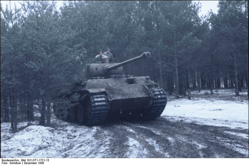 Bundesarchiv_Bild_101I-571-1721-13,_Russland,_Panzer_V_(Panther)_Recolored.jpg