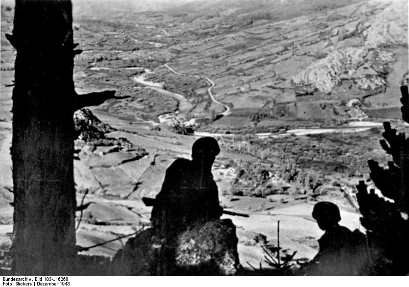 Bundesarchiv_Bild_183-J16268,_Italien,_Fallschirmjäger_in_den_Abruzzen.jpg