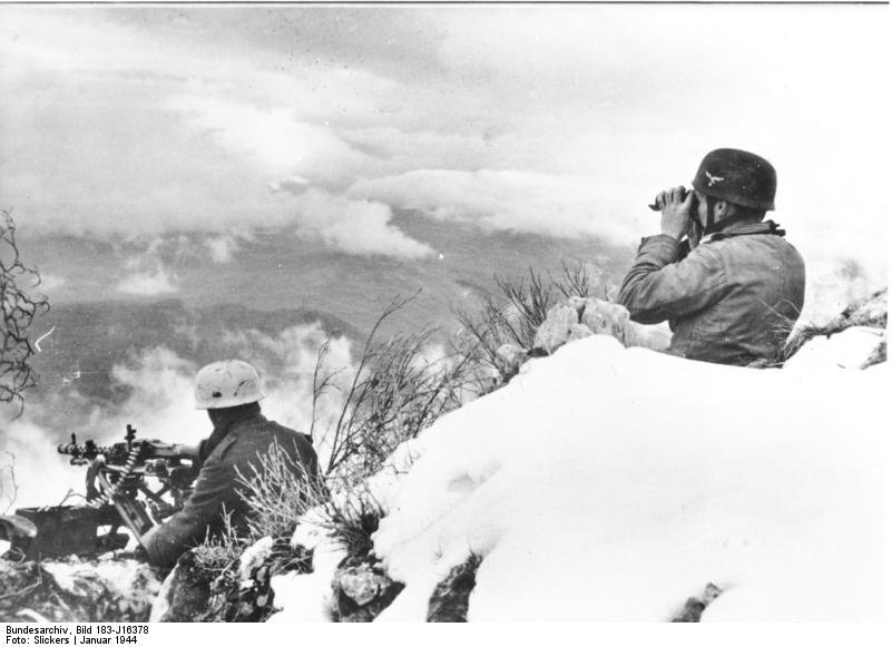 Bundesarchiv_Bild_183-J16378,_Italien,_Fallschirmjäger_in_einer_Stellung.jpg